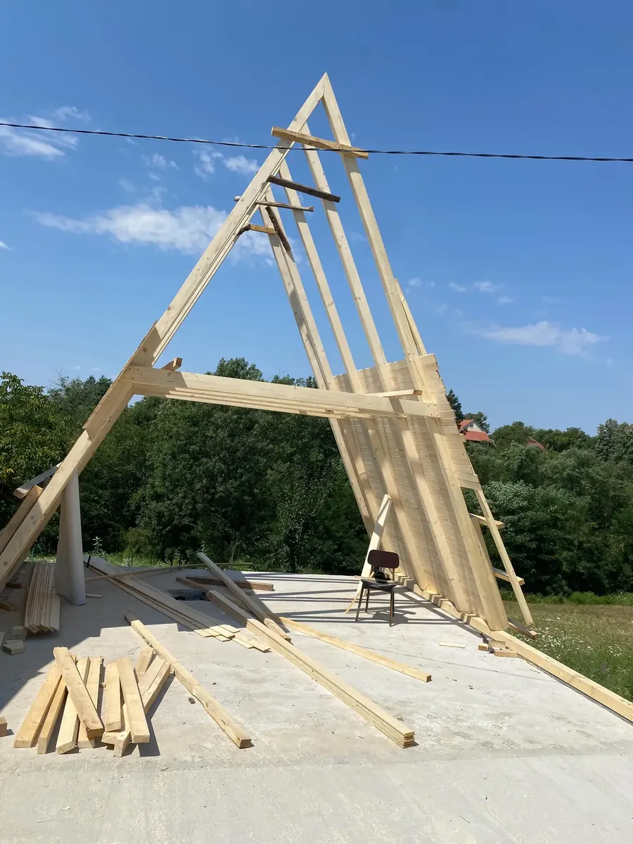 Podizanje prvog A rama na ploču
