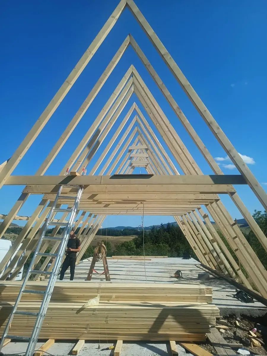 Niz rogova postavljen na razmaku iz proračuna